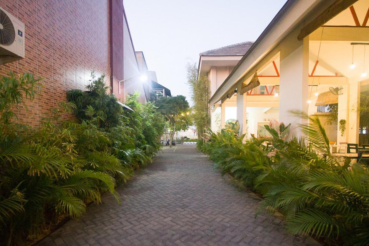 Reddoorz Plus Syariah Near Alun Alun Sampang Sampang  Exterior photo